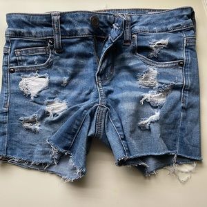 AMERICAN EAGLE light washed denim shorts